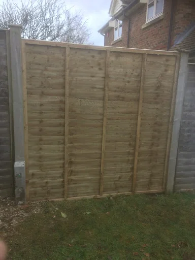 L &amp; B Fencing Specialists photo 2