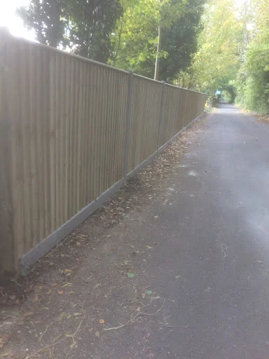 L &amp; B Fencing Specialists photo 7