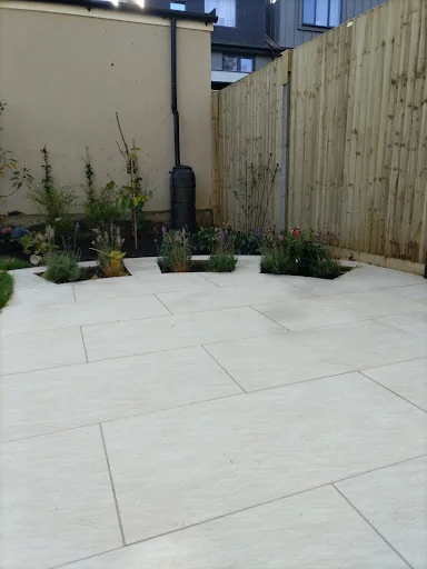 Blooming Mad Landscapes photo 6