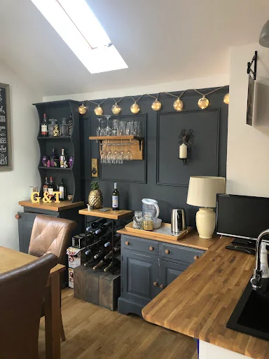 Holcombe Decorating photo 2