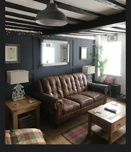 Holcombe Decorating photo 5