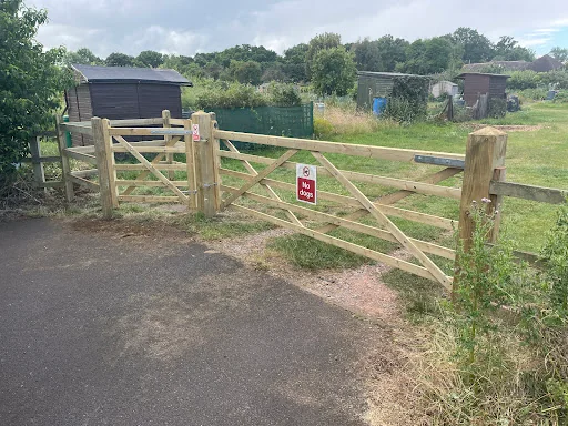 R &amp; G Fencing photo 1