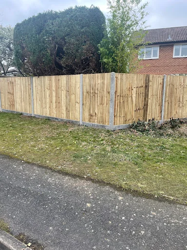 R &amp; G Fencing photo 7