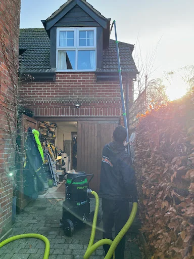 Lee Services Professional Window Cleaning photo 4