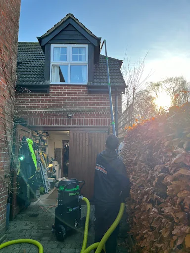 Lee Services Professional Window Cleaning photo 5