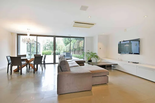 J Hayes Painters &amp; Decorators photo 6