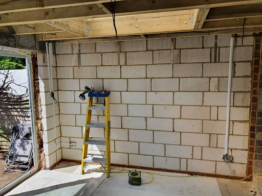 Universal One photo 2