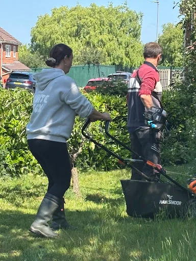 Lady Painter &amp; Decorator photo 3