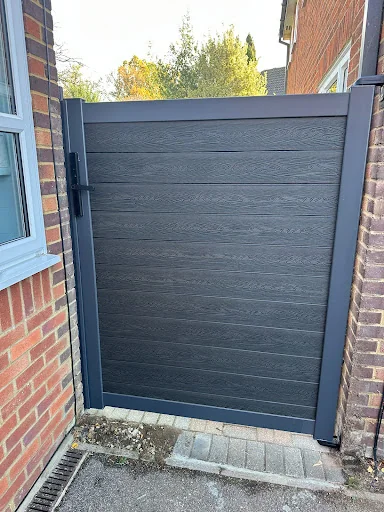 Hertfordshire Fencing photo 3