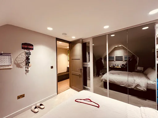 Bee Colours Ltd photo 5