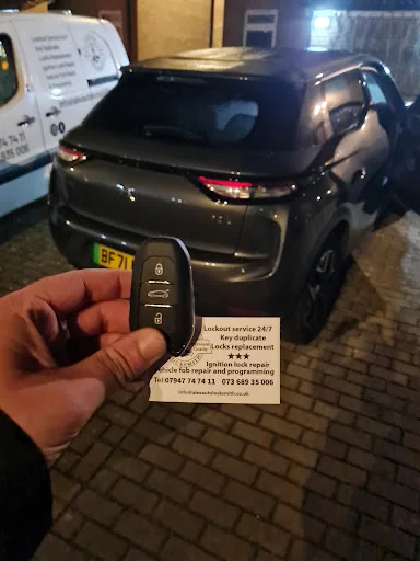 Alex Auto Locksmith Services photo 4