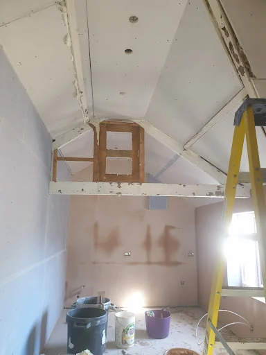 Crown Plastering &amp; Tiling photo 1