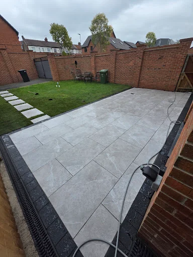 B DISTINCTIVE DRIVEWAYS LTD photo 1