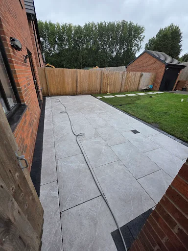 B DISTINCTIVE DRIVEWAYS LTD photo 2
