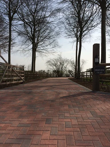 L Woodfield Surfacing & Landscaping