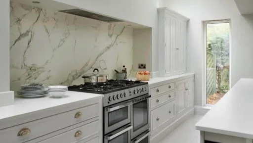 Holmes Installations